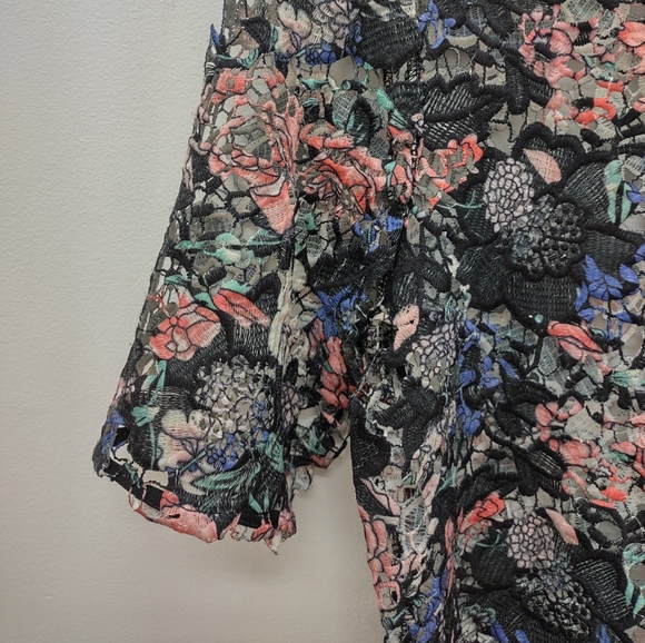 Lace Flower Top Size M/L - Picture 5 of 6